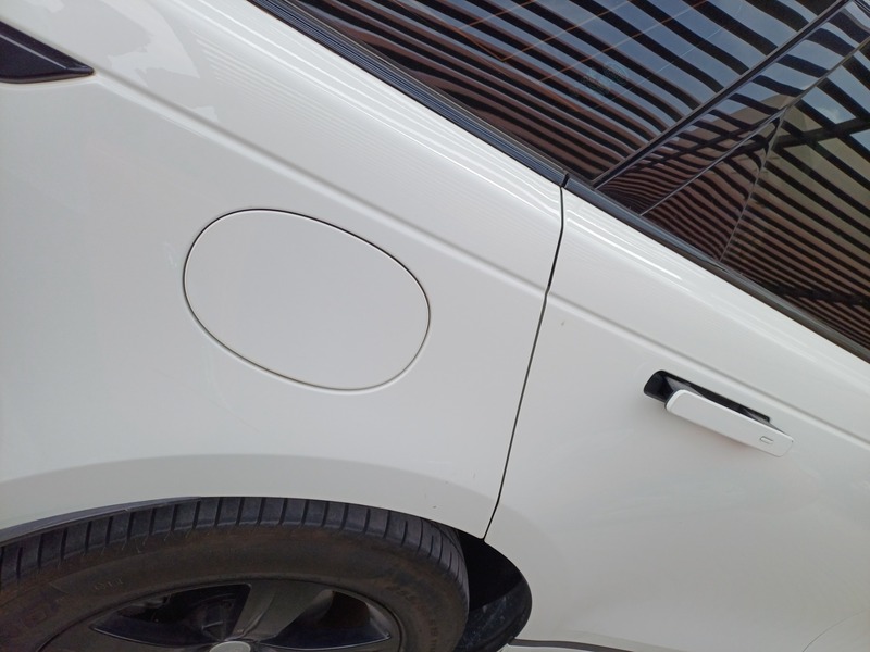 Used 2018 Range Rover Velar for sale in Dubai